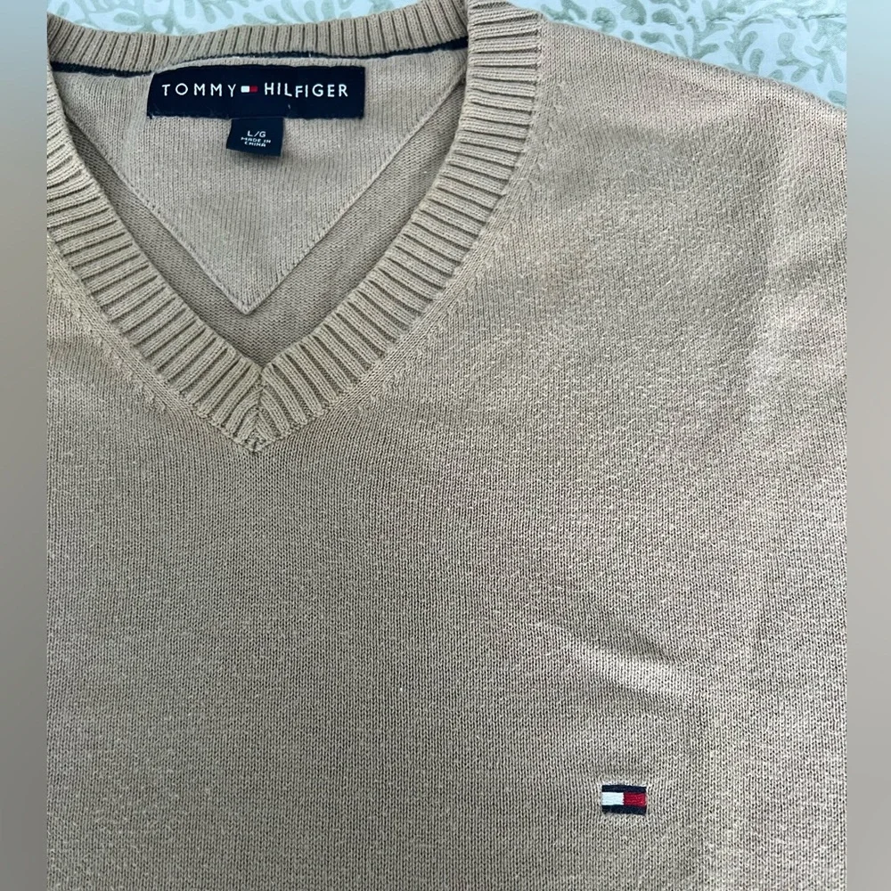 Men's Large Tommy Hilfiger V- Neck Sweater